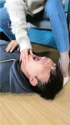 图片[13]_【梓S】臭脚踩脸/脏鞋底狂舔_HD绳艺资源