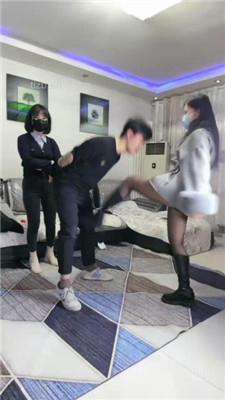 【鱼糯糯】双S-重刑长靴黑丝美腿踢踹_HD绳艺资源