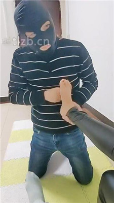 【广东迪迪】双S-踩踏/丝袜棉袜恋足舔【双视角版】_HD绳艺资源