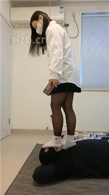 图片[9]_【安静大大】帆布鞋白袜踩虐-踢踹_HD绳艺资源