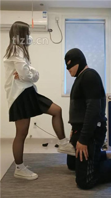 图片[12]_【安静大大】帆布鞋白袜踩虐-踢踹_HD绳艺资源