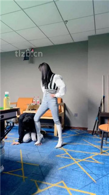 图片[5]_【思诺】台球厅调废狗-耳光碾踩/最后沦为专用坐垫_HD绳艺资源