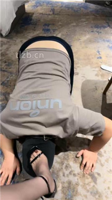 图片[11]_【你的美女祖宗】赏赐圣水/跪舔黑棉袜-黑丝高跟美腿/闻鞋窝_HD绳艺资源