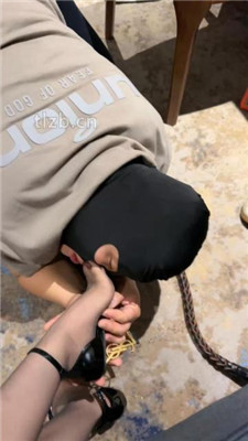 图片[17]_【你的美女祖宗】赏赐圣水/跪舔黑棉袜-黑丝高跟美腿/闻鞋窝_HD绳艺资源