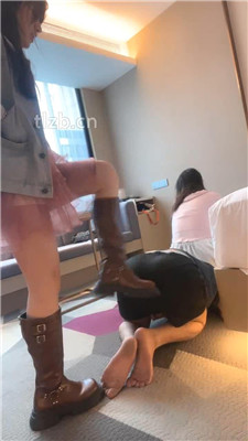 【香芋朱朱】双S户外首调-桌下跪舔/踩背坐头/踢裆【双视角版】_HD绳艺资源