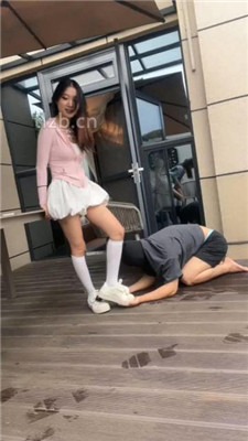 图片[12]_【香芋朱朱】双S户外首调-桌下跪舔/踩背坐头/踢裆【双视角版】_HD绳艺资源