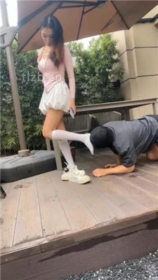 图片[13]_【香芋朱朱】双S户外首调-桌下跪舔/踩背坐头/踢裆【双视角版】_HD绳艺资源