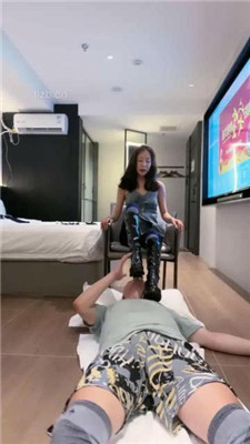 图片[10]_【双胞胎萌萌大人】牛仔长靴践踏跳踩/痰吐脸喂食/踢裆sp_HD绳艺资源