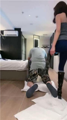 图片[12]_【双胞胎萌萌大人】牛仔长靴践踏跳踩/痰吐脸喂食/踢裆sp_HD绳艺资源