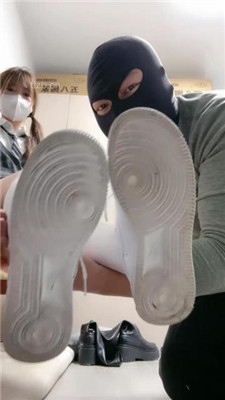 图片[2]_【樱子大人】小白鞋白袜踩/训练/提档/喂圣水_HD绳艺资源