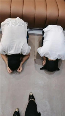 【嘉妮】双奴脚下崇拜/喝圣水/伺候沐足_HD绳艺资源