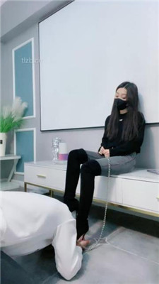 【川野尤娜】高跟长靴踩/狗链拴狗/耳光踩踏_HD绳艺资源