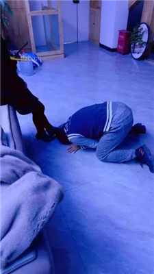 【沅芷大人】带闺蜜调-高跟踩踏跪舔/反绑耳光【完整版】_HD绳艺资源