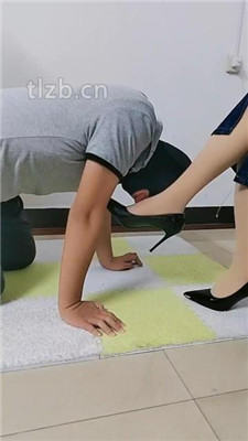 【广东迪迪】双S-跪舔美足-踩踏【双视角版】_HD绳艺资源