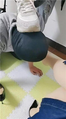 图片[6]_【广东迪迪】双S-跪舔美足-踩踏【双视角版】_HD绳艺资源