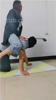 图片[11]_【广东迪迪】双S-跪舔美足-踩踏【双视角版】_HD绳艺资源