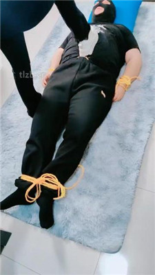 【萌宝儿】掐脖窒息/白袜踩狗头_HD绳艺资源