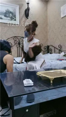 【魔鬼天使】旗袍S-胯下辱/踩踏插嘴/保鲜膜窒息_HD绳艺资源