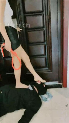 图片[14]_【千寻】吊绑堵嘴暴虐贱奴-踩踏骑马耳光喂口水_HD绳艺资源