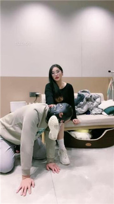 【小羊】运动后脏鞋白袜踩虐狗/袜子塞嘴/碾压狗头_HD绳艺资源