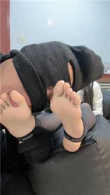 图片[4]_【苏西】近距离裸足狂舔_HD绳艺资源