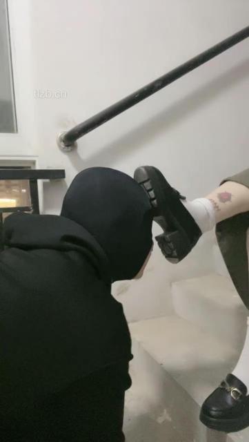 【颜颜sama】楼道-洛丽塔S-皮鞋白袜舔/深喉/踩踏_HD绳艺资源