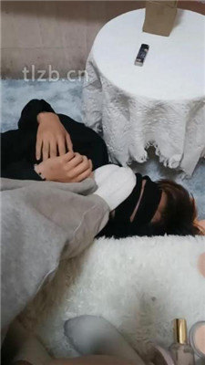 图片[2]_【酱酱果】白袜脚踩地毯狗_HD绳艺资源