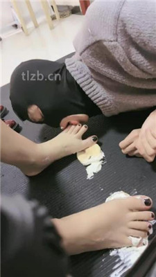 图片[8]_【瑄瑄】踩踏喂食/品尝洗脚水_HD绳艺资源