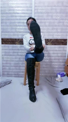 【九蛇大大】长靴白袜裸足踩踏/虐乳/人肉坐垫/耳光_HD绳艺资源