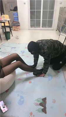 【狠欣人】双S-手铐绳艺技巧-黑丝高跟踩踏_HD绳艺资源