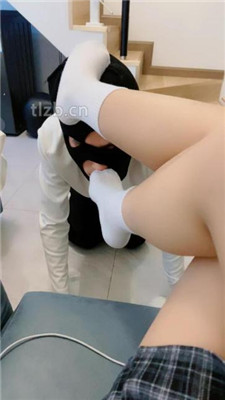 图片[2]_【可儿绳艺导师】白袜塞嘴重度虐打/骑脖/喂口水_HD绳艺资源