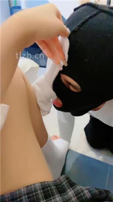 图片[4]_【可儿绳艺导师】白袜塞嘴重度虐打/骑脖/喂口水_HD绳艺资源