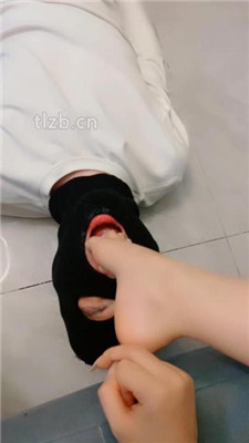 图片[14]_【可儿绳艺导师】白袜塞嘴重度虐打/骑脖/喂口水_HD绳艺资源