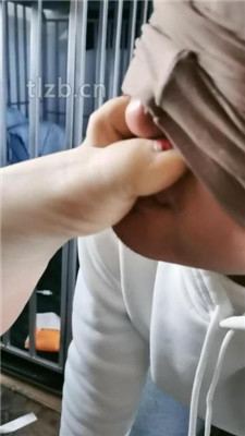 图片[14]_【大美】狗笼圈养-喂食晨尿泡面_HD绳艺资源