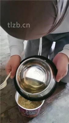 图片[17]_【大美】狗笼圈养-喂食晨尿泡面_HD绳艺资源