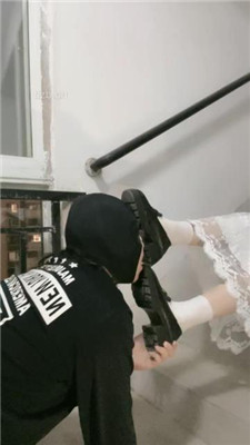 【颜颜sama】母畜-楼道皮鞋白袜调/踩踏-袜子塞嘴_HD绳艺资源