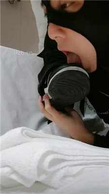 【玥野兔】运动后脏鞋白棉袜羞辱狗_HD绳艺资源