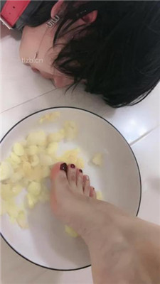 图片[9]_【狠欣人】母畜-脚喂食-反绑囚禁-训练虐-狗笼舔脚_HD绳艺资源