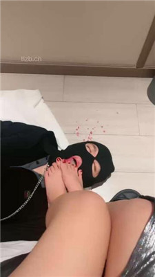 图片[18]_【琪琪美美子】跪舔黑丝裸足/骑马踩踏/赏赐圣水_HD绳艺资源