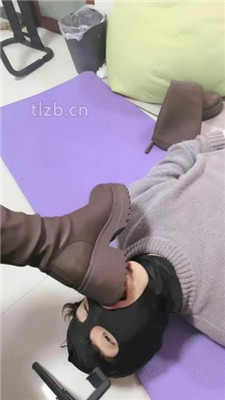 图片[7]_【瑄瑄】狂舔脏长靴鞋底白袜【上】_HD绳艺资源