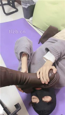 图片[8]_【瑄瑄】狂舔脏长靴鞋底白袜【上】_HD绳艺资源