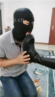 【广东迪迪】双S-舔长靴高跟-踩踏训练【双视角版】_HD绳艺资源