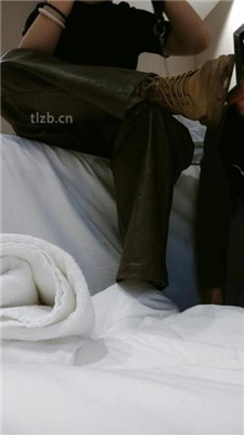 图片[3]_【玥野兔】舔闻短靴-超臭白棉袜裸足_HD绳艺资源