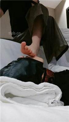 图片[4]_【玥野兔】舔闻短靴-超臭白棉袜裸足_HD绳艺资源