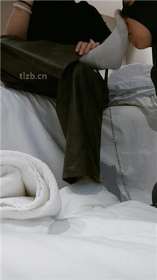 图片[6]_【玥野兔】舔闻短靴-超臭白棉袜裸足_HD绳艺资源