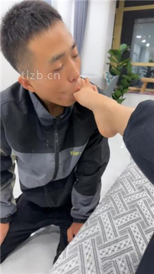 图片[15]_【辣姐】嘴塞袜子物化狗奴/踩踏喂食/喝洗脚水_HD绳艺资源