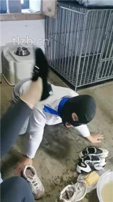 图片[4]_【大美】家务奴努力清理脏鞋_HD绳艺资源