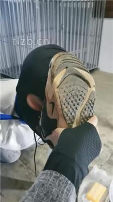 图片[6]_【大美】家务奴努力清理脏鞋_HD绳艺资源