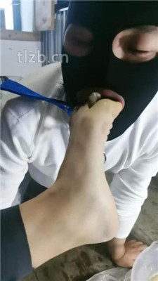 图片[11]_【大美】家务奴努力清理脏鞋_HD绳艺资源