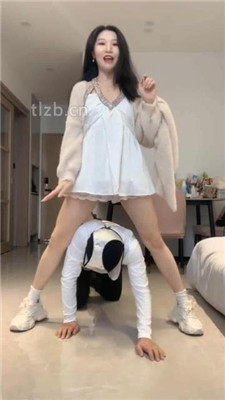 图片[4]_【小麦】小白鞋白袜-脚踩喂香蕉/木乃伊人肉脚垫_HD绳艺资源